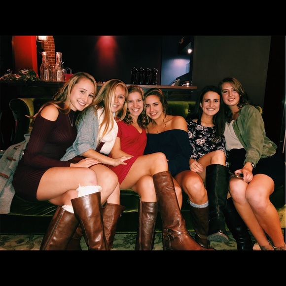 Meet your Posher, Aubrey - Picture 1 of 1